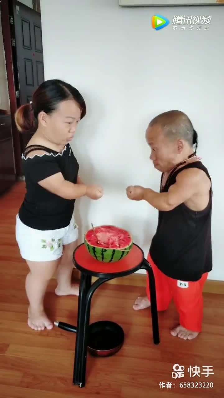 网红夫妻吃瓜了